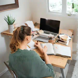 Aprendizaje a tu propio ritmo: Las ventajas de estudiar desde casa sin presiones externas